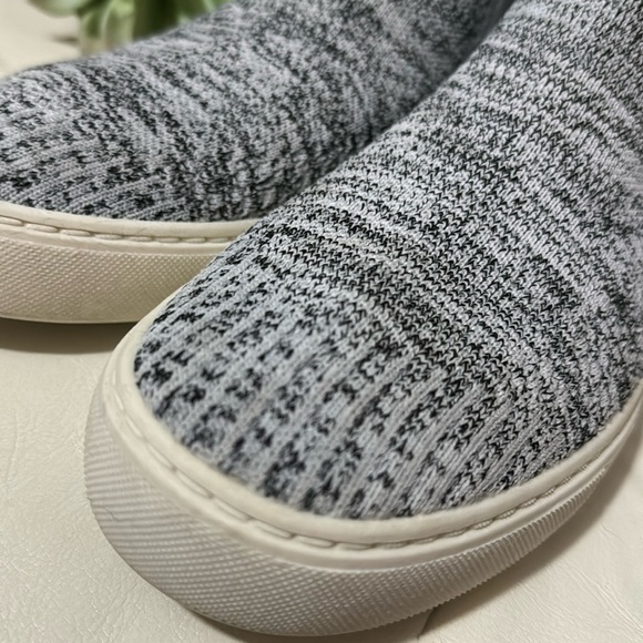SlipOn Knit Style Ankle Sneakers-Sz 8-Black & White-Memory Foam Insoles - Picture 16 of 16